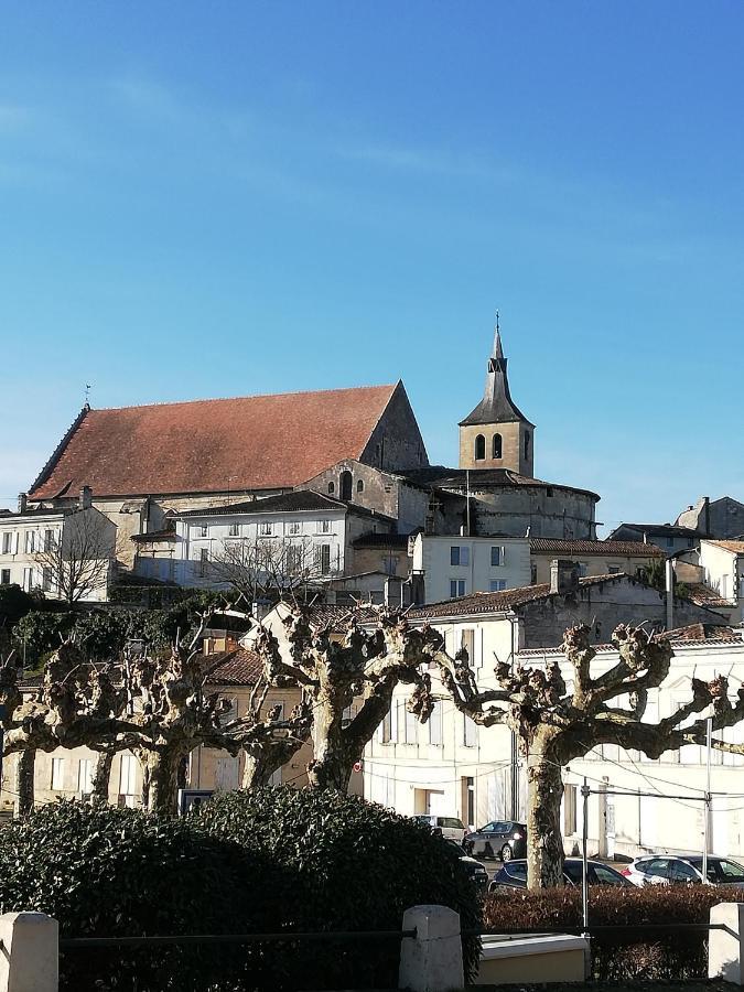 Chambre d'hôtes chez Sandrine Guîtres Exterior foto